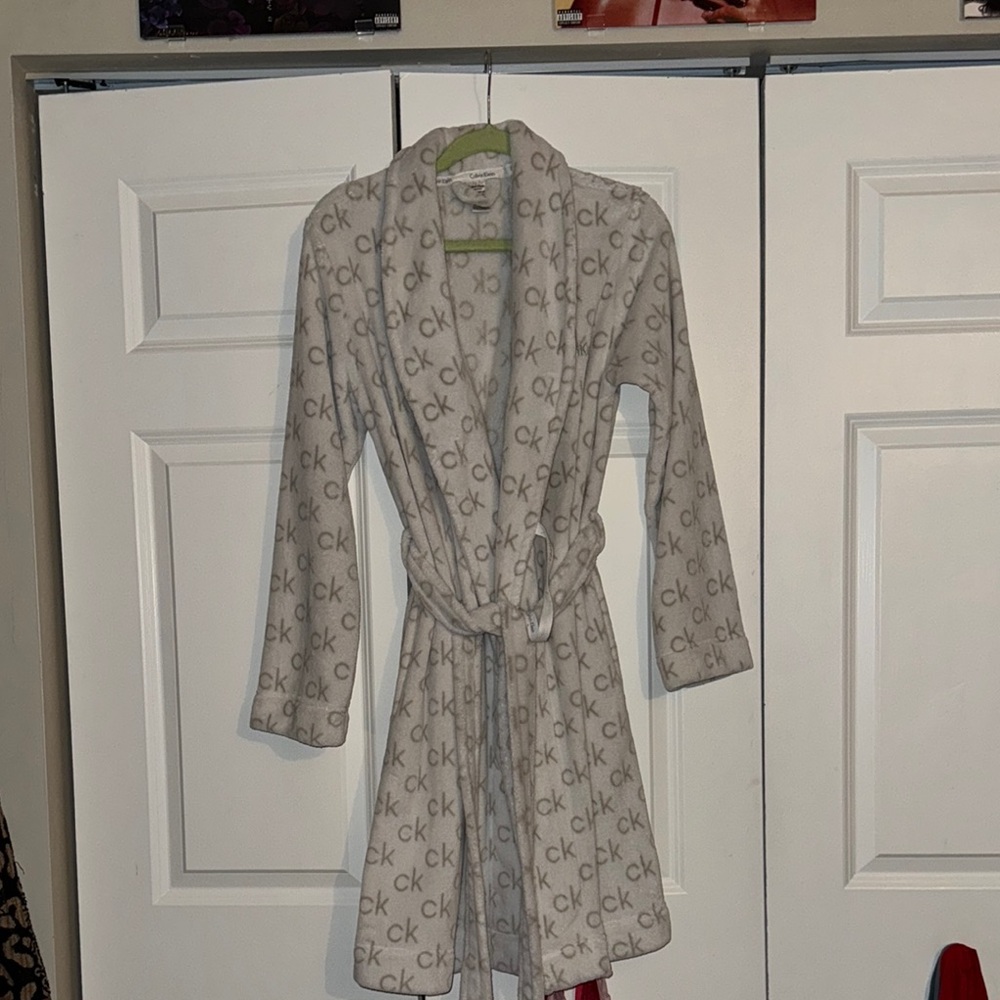 Calvin Klein Women's white Robe